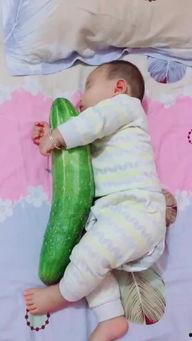 吃瓜男孩和妈妈,吃瓜男孩与妈妈的温馨日常