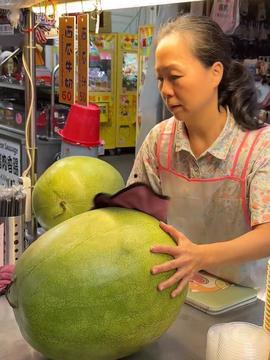 盼盼吃偷瓜,一场童趣盎然的夏日冒险
