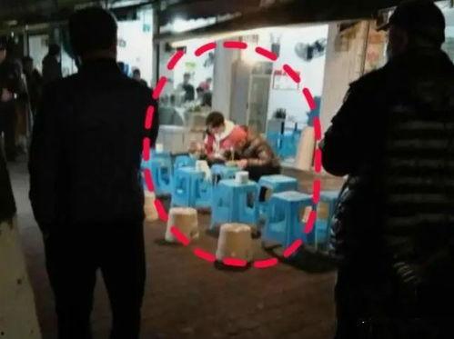 逃犯路边吃瓜视频大全,逃犯路边吃瓜，视频大全揭秘神秘瞬间