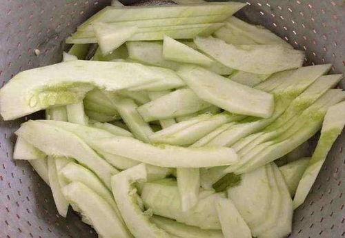 酸白瓜怎么吃,解锁清新口感新体验