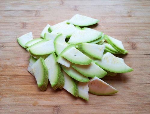 酸白瓜怎么吃,解锁清新口感新体验