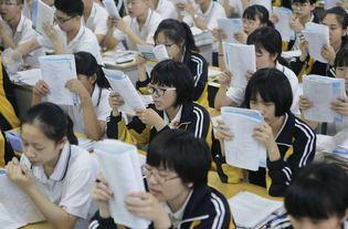 深圳校服吃瓜群众,吃瓜群众热议背后的校园时尚变革