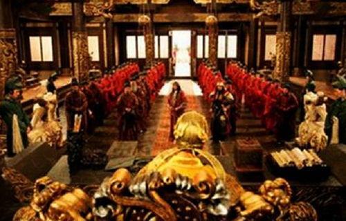 皇女上朝吃瓜,瓜田里的宫廷风云