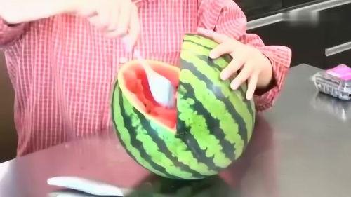 吃大白瓜的视频,视频带你领略夏日清凉美味