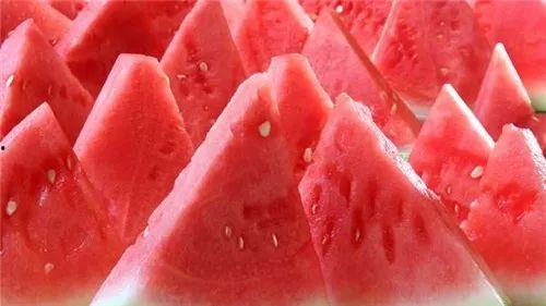 吃瓜嘴巴肿了,嘴巴肿成“香瓜”的尴尬经历