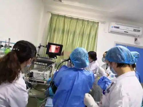 铜川老人吃瓜住院,意外事件引发关注，食品安全引深思