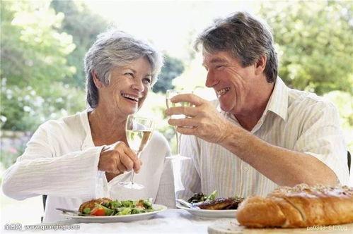 铜川老人吃瓜住院,意外事件引发关注，食品安全引深思