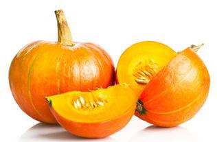 60岁阿姨吃瓜,岁月静好，瓜香四溢