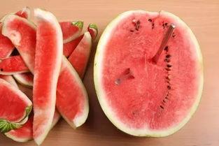 喝酒吃瓜解渴的说说,夏日解渴新风尚