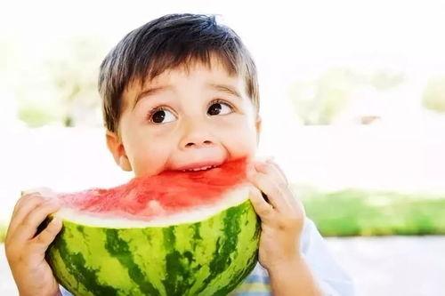 喝酒吃瓜解渴的说说,夏日解渴新风尚  第3张